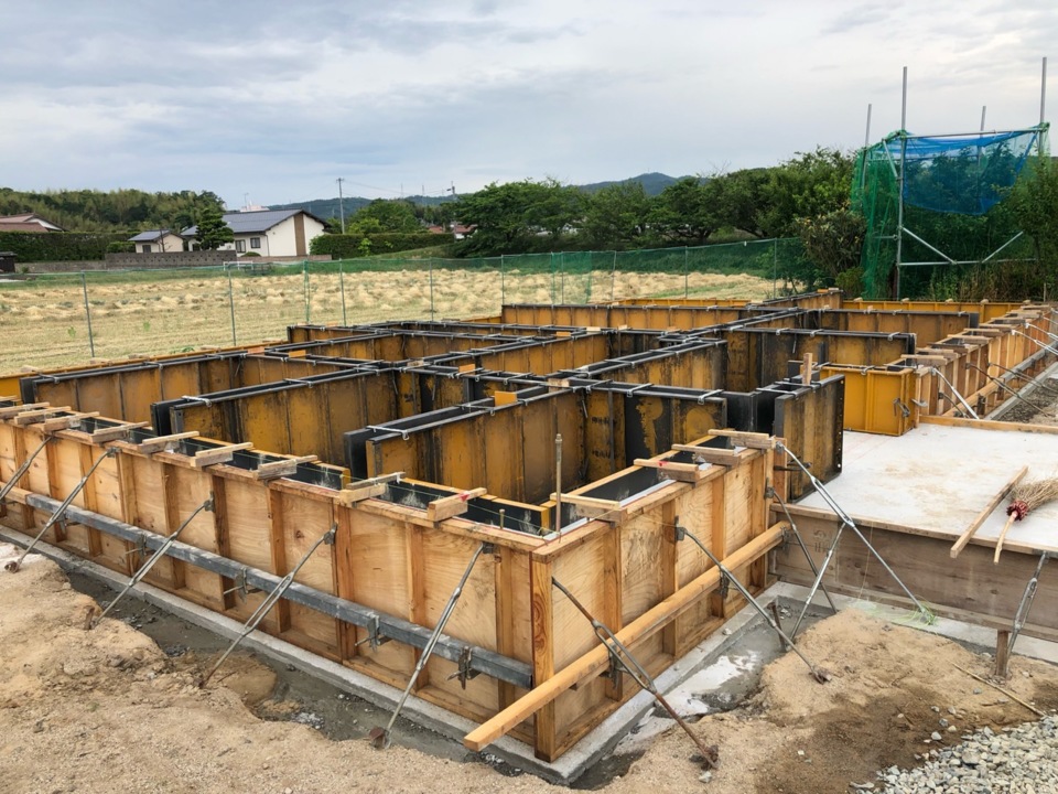 基礎内部の立ち上がりの型枠組み