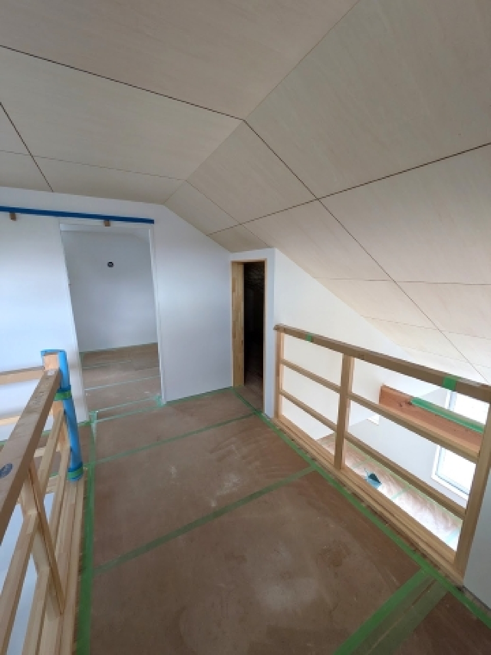 天井シナ合板　目透かし