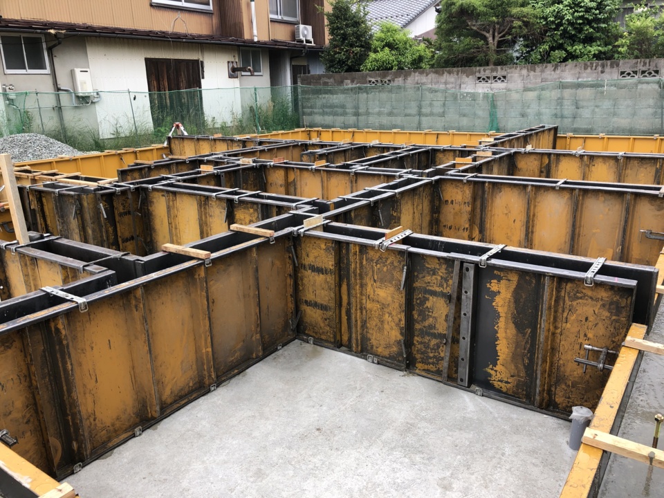 基礎の型枠の施工