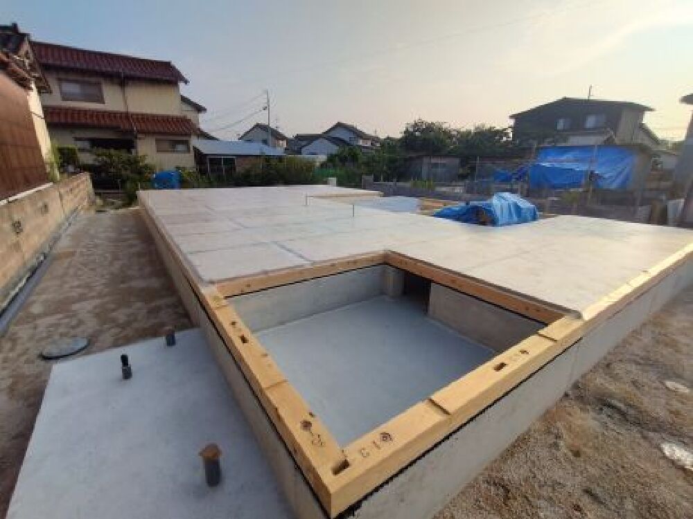 １F床合板貼り工事