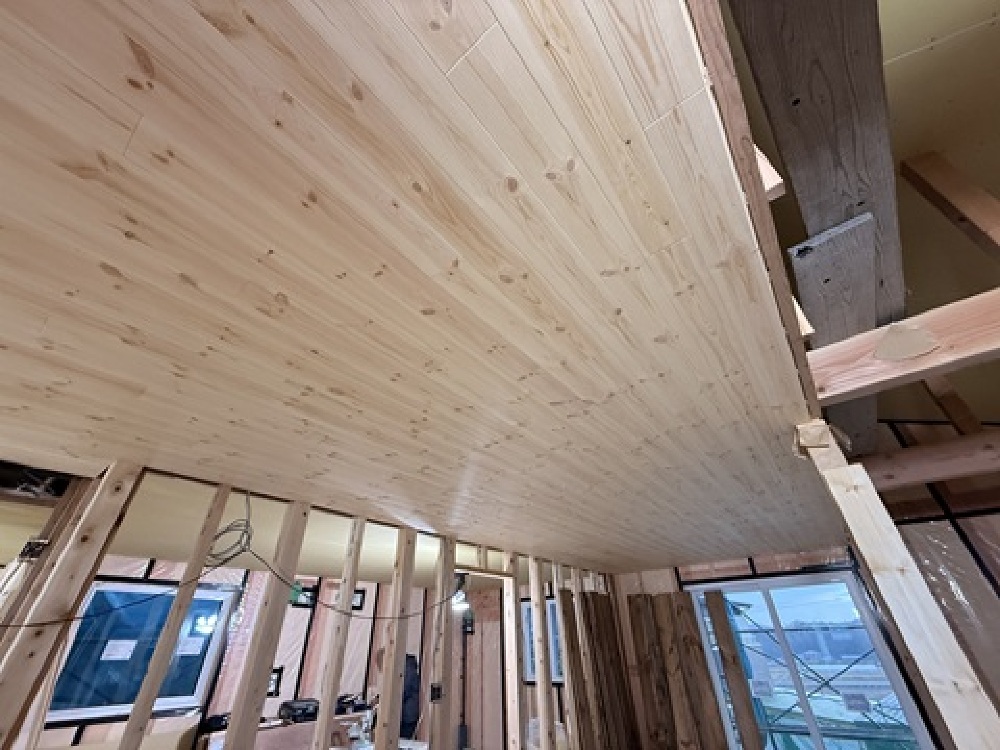 天井羽目板貼り